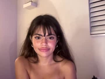 girl Huge Tit Cam with poutyselena