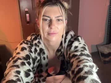 girl Huge Tit Cam with chloecumz4u