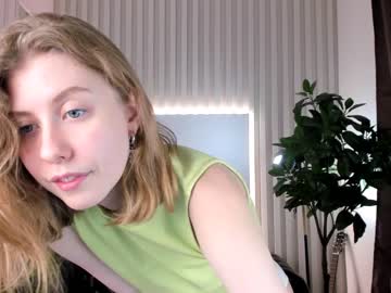girl Huge Tit Cam with leslie_that_one