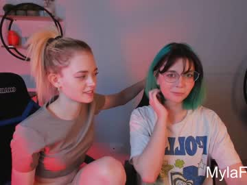 girl Huge Tit Cam with hungry_olive