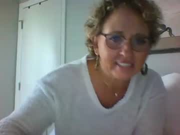 girl Huge Tit Cam with momnxtdoor