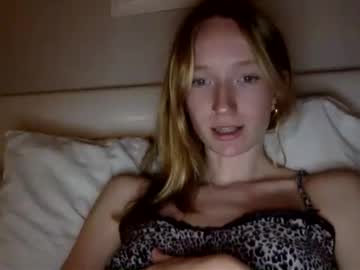 girl Huge Tit Cam with littlee_redd